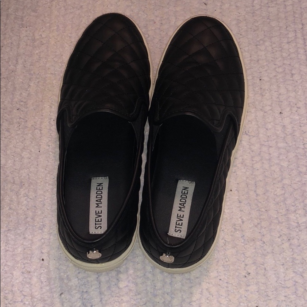 Steve Madden like-new black sneakers- size 8.5